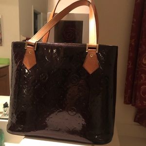 Excellent condition! Authentic Classic LV purse in dark brown mocha color.